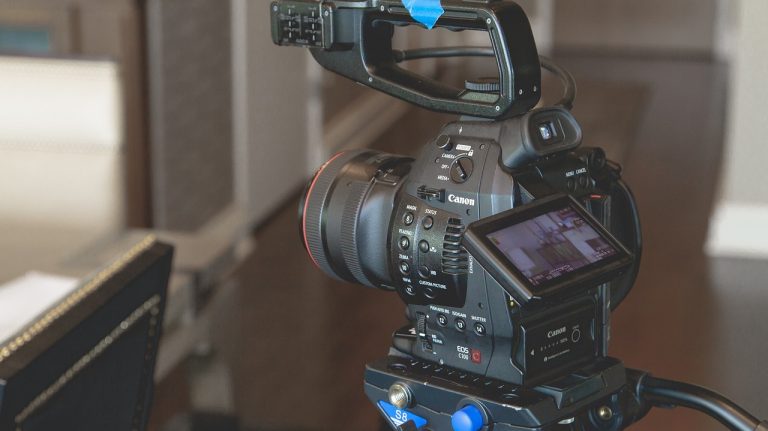 Caméscope ou caméra : quel appareil choisir pour filmer ?